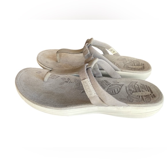 KEEN Damaya Flip Sandals in White/Grey, Size 10, Summer, Beach, Resort, Vacation - Picture 3 of 8